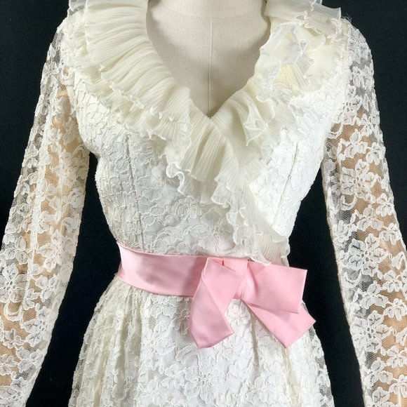 vintage wedding dress / 60s white lace short weddi - Picture 4 of 10